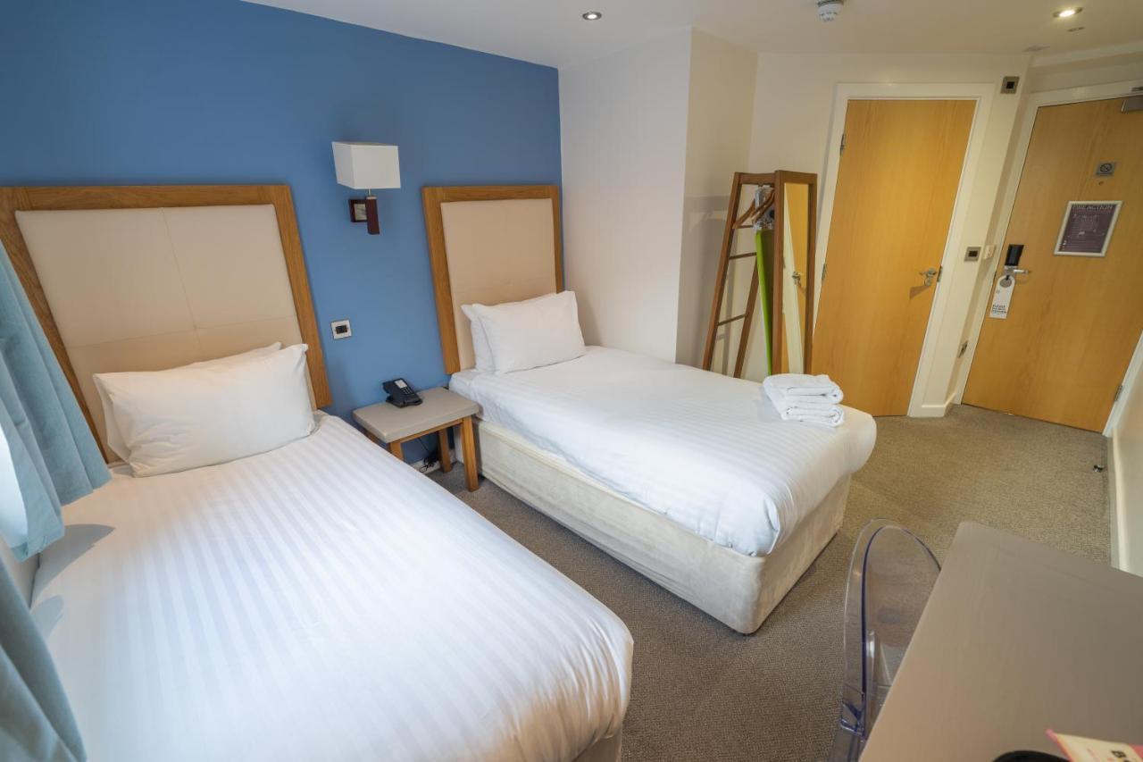The Waterside Hotel And Leisure Club Manchester Exteriör bild