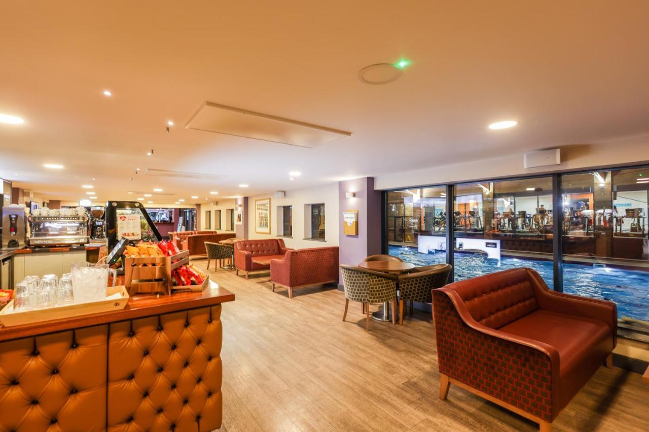 The Waterside Hotel And Leisure Club Manchester Exteriör bild